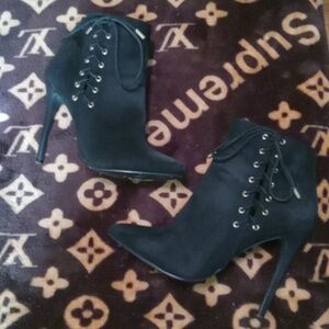 Beautiful Black & Gold Boots